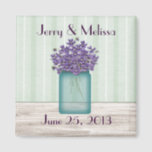 Blue Mason Jar Violets Wedding Favor Magnet<br><div class="desc">Deze blauwe Mason Jar van Violets Wedding Favor Magnet is geweldig voor de lente,  de zomer of de gewelddadige bruiloft.</div>