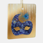 Blue Masquerade Mask en Peacock Feather on Gold Keramisch Ornament (Rechts)