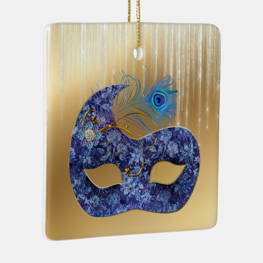 Blue Masquerade Mask en Peacock Feather on Gold Keramisch Ornament (Rechts)