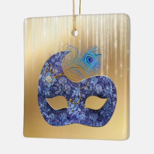 Blue Masquerade Mask en Peacock Feather on Gold Keramisch Ornament (Links)
