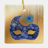 Blue Masquerade Mask en Peacock Feather on Gold Keramisch Ornament (Voorkant)