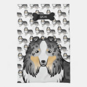 Blue Merle Cartoon Sheltie met Dog Bone & Name Theedoek (Verticaal)
