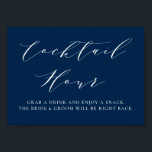 Blue-minimalist Script Wedding Cocktail Hour Poster<br><div class="desc">Laat de gasten weten dat de bar een open bar met dit aanpasbare cocktailhour bord is. Het kenmerkt een minimalistisch manuscript en een eenvoudige typografie met een marine blauwe achtergrond. Pas dit blauwe open streepjesteken aan door uw eigen tekst toe te voegen. Dit cocktailurbord is perfect voor bruiloften, vrijgezellenfeesten, verjaardagen...</div>