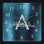 Blue Modern Elegant Metallic Monogram Naam Vierkante Klok<br><div class="desc">Moderne en elegante blauwe faux roestvrijstalen Folie monogram naam en Initiaal aangepaste wandklok op maat. De Wall Clock maakt het perfecte cadeau voor iemand die van trendy metalen decor houdt om te geven als een kerstcadeau of een kerstcadeau.</div>