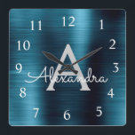 Blue Modern Elegant Metallic Monogram Naam Vierkante Klok<br><div class="desc">Moderne en elegante blauwe faux roestvrijstalen Folie monogram naam en Initiaal aangepaste wandklok op maat. De Wall Clock maakt het perfecte cadeau voor iemand die van trendy metalen decor houdt om te geven als een kerstcadeau of een kerstcadeau.</div>