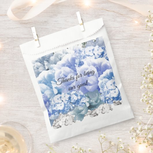 Blue Monochrome Floral Bouquet Favor Bag Bedankzakje (Geknipt)