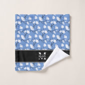 Blue Monogrammed Black and White Magnolia Flower Bad Handdoek (Wasdoekje)