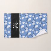 Blue Monogrammed Black and White Magnolia Flower Bad Handdoek (Handdoek)