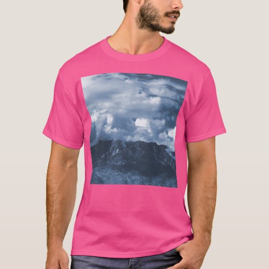 Blue Moonlight Fantasy Rugged Mountains met drama T-shirt (Voorkant)