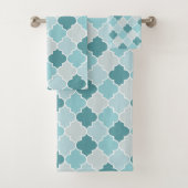 Blue Moroccan Trellis, Latticework, Quatrefoil Bad Handdoek (Insitu)