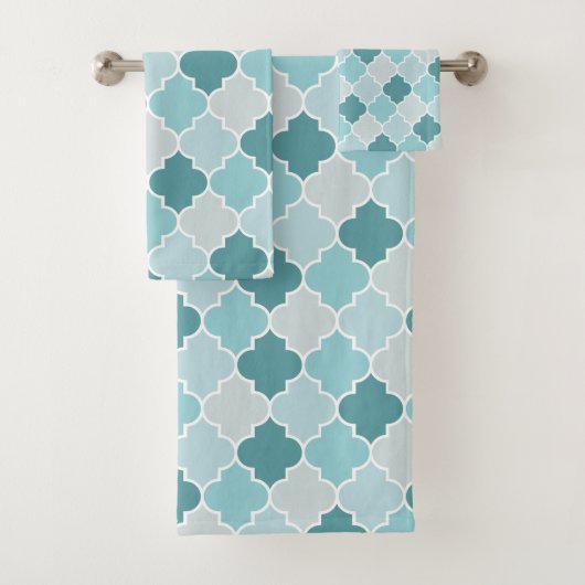 Blue Moroccan Trellis, Latticework, Quatrefoil Bad Handdoek (Insitu)