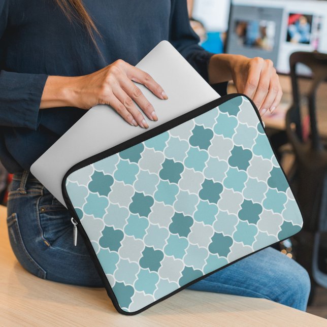 Blue Moroccan Trellis, Latticework, Quatrefoil Laptop Sleeve (Creator heeft geüpload)