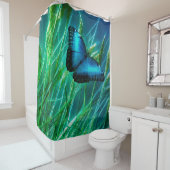 Blue Morpho Butterfly op Green Grass Douchegordijn (In situ)