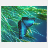 Blue Morpho Butterfly op Green Grass Fleece Deken (Voorkant (Horizontaal))