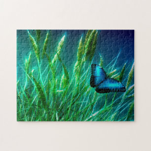 Blue Morpho Butterfly op Green Grass Legpuzzel