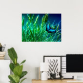 Blue Morpho Butterfly op Green Grass Poster (Thuiskantoor)