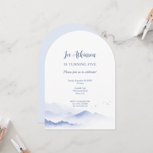 Blue Mountains genderneutraal verjaardagsuitnodigi Kaart (Voorkant / Achterkant in situ)