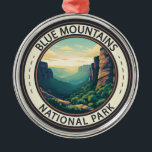 Blue Mountains National Park Australia  Metalen Ornament<br><div class="desc">Blauw vectorkunstontwerp van de Bergen. Het park staat bekend voor de uitkijkplaats van Echo Point,  vlakbij de stad Katoomba,  waar panoramische uitzichten van Jamison Valley en de Drie zussen te vinden zijn,  een torenhoge zandsteenformatie en een heilige Aboriginal-locatie.</div>