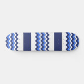 Blue Navy White Zigzag Chevron Striped Pattern Persoonlijk Skateboard (Horizontaal)