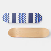 Blue Navy White Zigzag Chevron Striped Pattern Persoonlijk Skateboard (Horizontaal)
