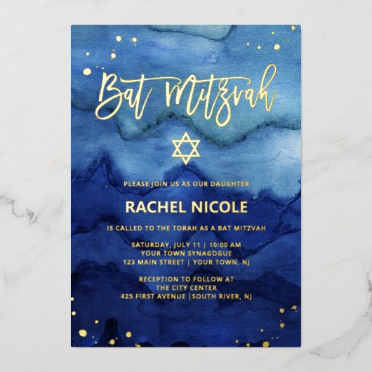 Blue Ombre Waterverf en Gold Bat Mitzvah Folie Uitnodiging (Voorkant)