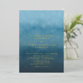 Blue Ombre Waterverf Minimalist Wedding Gold Folie Uitnodiging (Staand Voorkant)