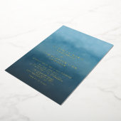 Blue Ombre Waterverf Minimalist Wedding Gold Folie Uitnodiging (Gedraaid)