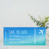 Blue Ombre Wedding Boarding Pass Save the Date Aankondiging (Staand voorkant)