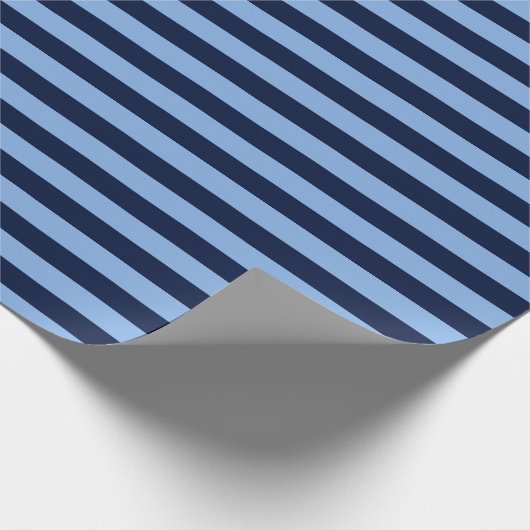 Blue on Blue Stripes Cadeaupapier (Hoek)