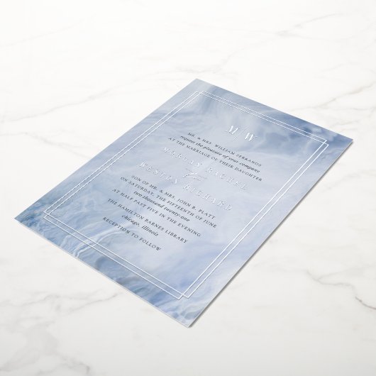 Blue Opal Monogram Wedding Silver Folie Uitnodiging (Gedraaid)