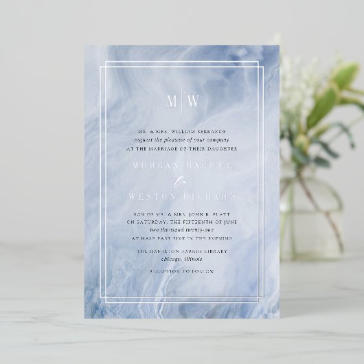 Blue Opal Monogram Wedding Silver Folie Uitnodiging (Staand Voorkant)