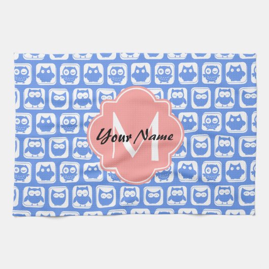 Blue Owl Pattern Coral Monogram Persoonlijke naam Theedoek (Horizontaal)