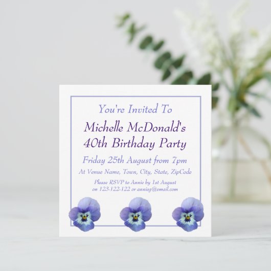 Blue Pansy Birthday Invitation Kaart (Staand voorkant)