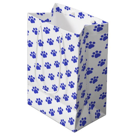 Blue Paw Print Patroon Medium Cadeauzakje (Voorkant Gekanteld)