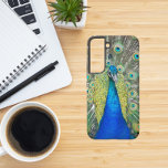 Blue Peacock Feather Plumage Samsung Galaxy Hoesje<br><div class="desc">Bescherm uw Samsung Galaxy S22-telefoon met deze trendy telefoonhoes met het foto-afbeelding van een prachtige,  blauwe Pauw met kleurrijk veren verenkleed. Selecteer de stijl van je telefoon. Voor andere telefoonmerken moet u het hoesje aanpassen om het afbeelding aan de randen van de sjabloon van het ontwerp te vullen.</div>