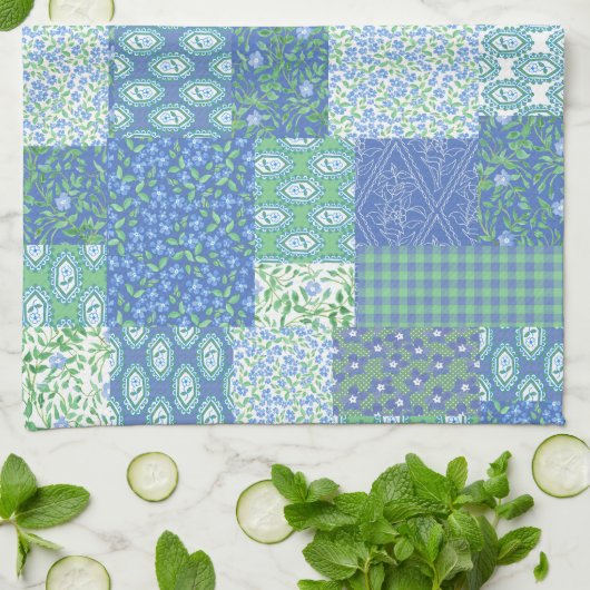 Blue Periwinkle Floral Boho Faux Patchwork Patroon Theedoek (Gevouwen)