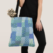 Blue Periwinkle Floral Boho Faux Patchwork Patroon Tote Bag (Dichtbij)