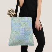 Blue Periwinkle Flowers  Faux Patchwork Tote Bag (Dichtbij)