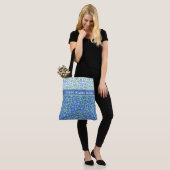 Blue Periwinkles Ditsy Floral Mix'n'match Patronen Tote Bag (Op model)