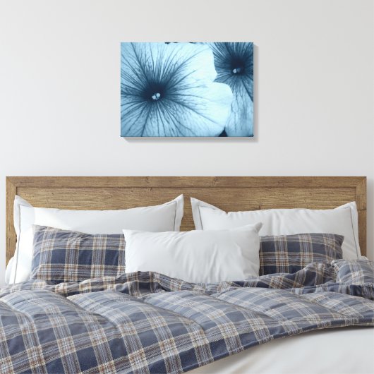 Blue Petunias Canvas Afdruk (Insitu (Slaapkamer))