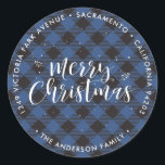 Blue Plaid Christmas Retour Adreslabels Ronde Sticker<br><div class="desc">Creëer mooie kerstretour adreslabels met een blauw buffalo plaid patroon. Personaliseer deze blauw geruite kerstlabels eenvoudig met jouw naam en adres.</div>