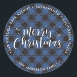 Blue Plaid Christmas Retour Adreslabels Ronde Sticker<br><div class="desc">Creëer mooie kerstretour adreslabels met een blauw buffalo plaid patroon. Personaliseer deze blauw geruite kerstlabels eenvoudig met jouw naam en adres.</div>