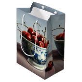 Blue Porcelain & Cherries Medium Cadeauzakje (Voorkant Gekanteld)