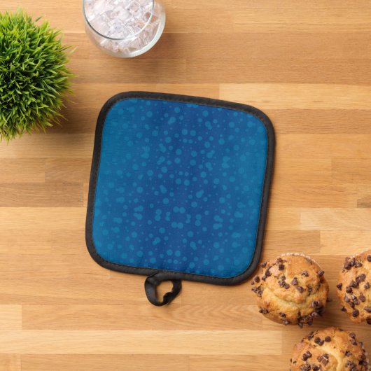 Blue potholder with a subtle dotted pattern  pannenlap (Top down)