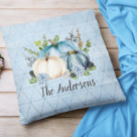 Blue Pumpkin Patch Monogram Familienaam Kussen<br><div class="desc">Dit ontwerp kan op het gebied worden gepersonaliseerd dat door de foto en/of tekst te veranderen wordt verstrekt. Of het kan worden aangepast door te klikken deze Sjabloon personaliseert en dan de klik te kiezen om verdere optie aan te passen en de kleur van de achtergrond te schrappen of te...</div>