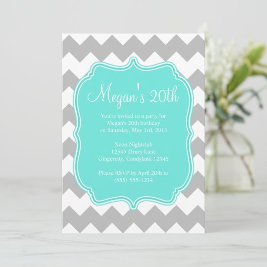 Blue Quatrefoil Chevron Birthday Uitnodiging (Staand voorkant)