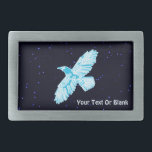 Blue Raven op sterren Gesp<br><div class="desc">Een eenvoudig, gloeiend, blauw-en-wit lijnafbeelding van een Raven (Corvus corax) op een stervormig achtergrondafbeelding. Voeg je eigen tekst toe.</div>