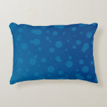 Blue rectangular pillow with a pattern accent kussen<br><div class="desc">Blue rectangular pillow with a pattern of varying-sized circles, creating a playful and calming design. The background appears in a solid blue shade.</div>