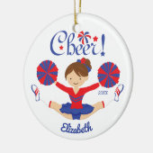 Blue Red Cheer Brunette Cheerleader - gepersonalis Keramisch Ornament (Links)