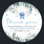 Blue Santa Baby Clothesline Christmas Baby shower Ronde Sticker<br><div class="desc">Voeg een feestelijke touch aan uw winter baby shower gunsten met onze Blue Santa Baby Clothesline Christmas Baby shower Classic Round Sticker 🎄💙. Met schattige blauwe babykleding die aan een vakantiesluiting hangt met delicate sneeuwvlokken en wintergroen, is dit charmante ontwerp ideaal voor het verzegelen van enveloppen, het decoreren van traktassen...</div>